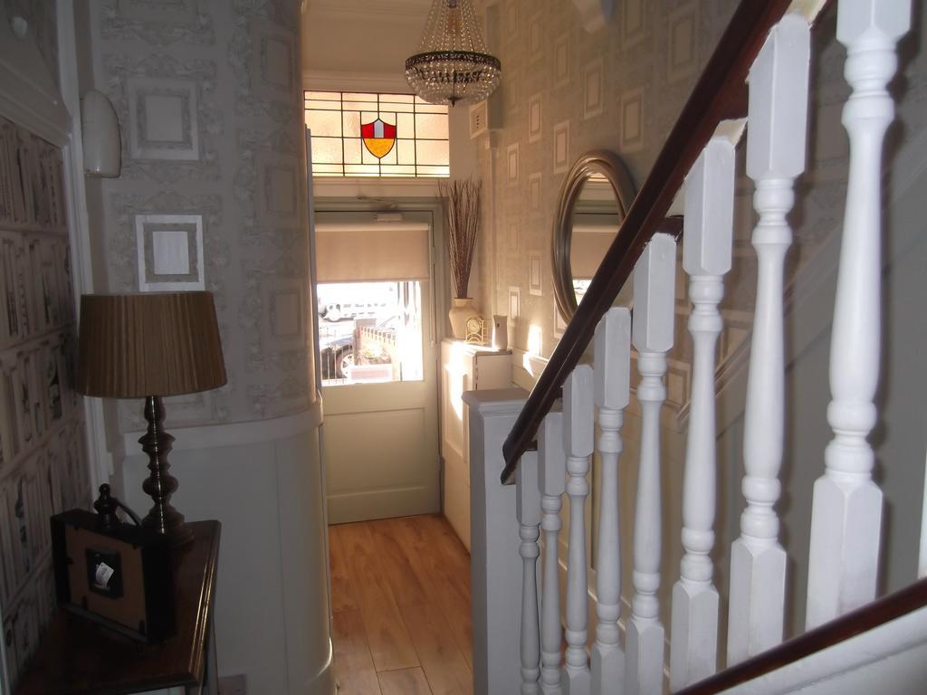 J'S Mayfair Guest House Blackpool Kültér fotó